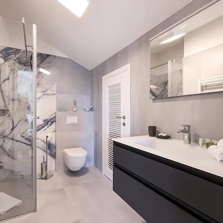 Luxury Penthouse Berin With Rooftop Terrace And Jacuzzi Zára