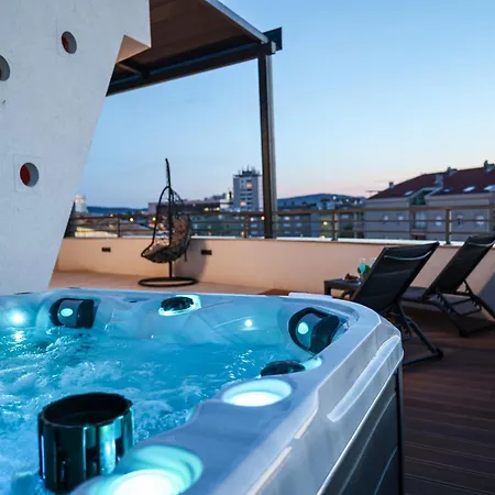 Luxury Penthouse Berin With Rooftop Terrace And Jacuzzi