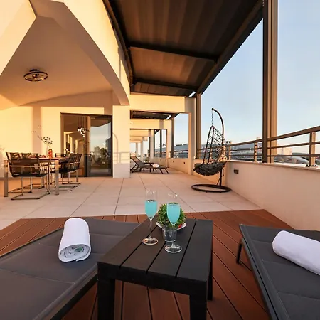 Luxury Penthouse Berin With Rooftop Terrace And Jacuzzi Lägenhet *