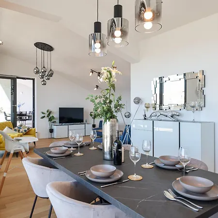 Luxury Penthouse Berin With Rooftop Terrace And Jacuzzi Lägenhet *