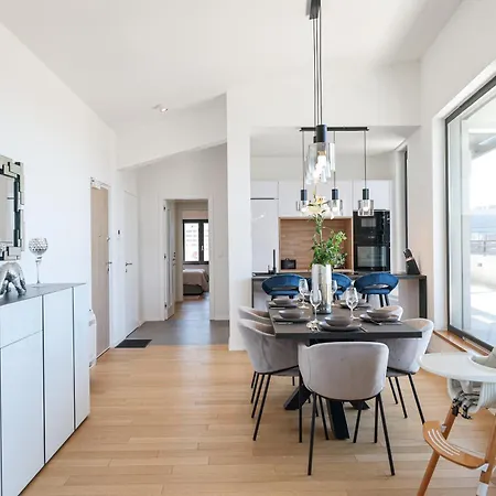 Luxury Penthouse Berin With Rooftop Terrace And Jacuzzi